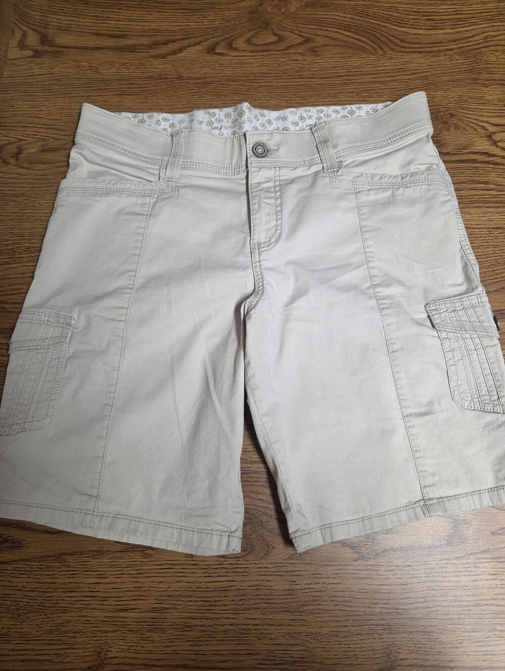 Lee Beige Cargo Bermuda Shorts Size 12 Medium